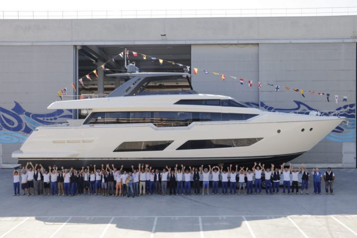 ferretti-yachts-850