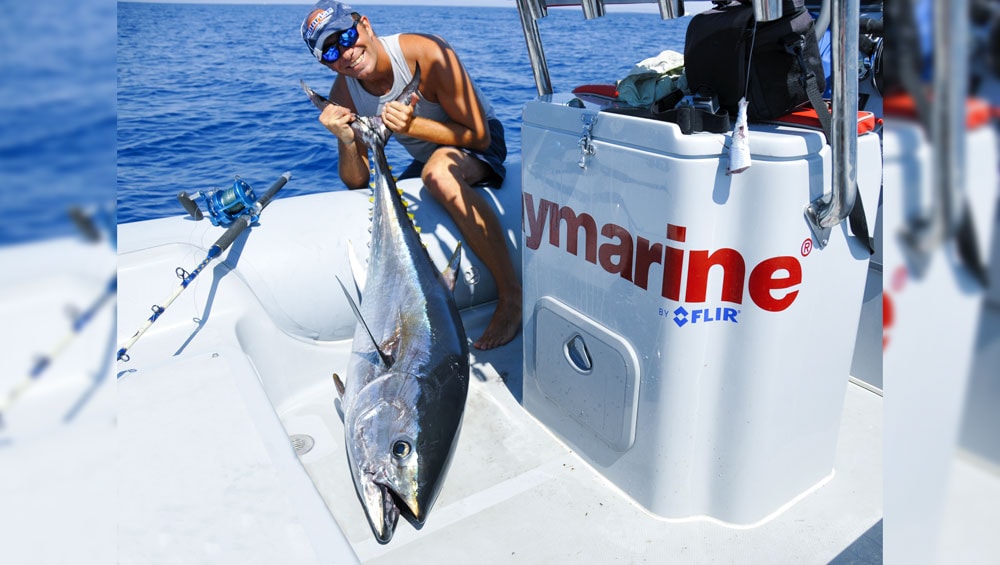 tuna drifting, chumming by hand