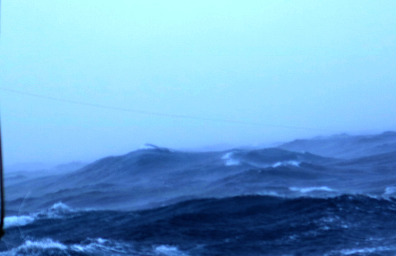 Ocean sailing: waves