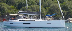 Dufour 520 GL: the boat loses a propeller at sea one month after her launch