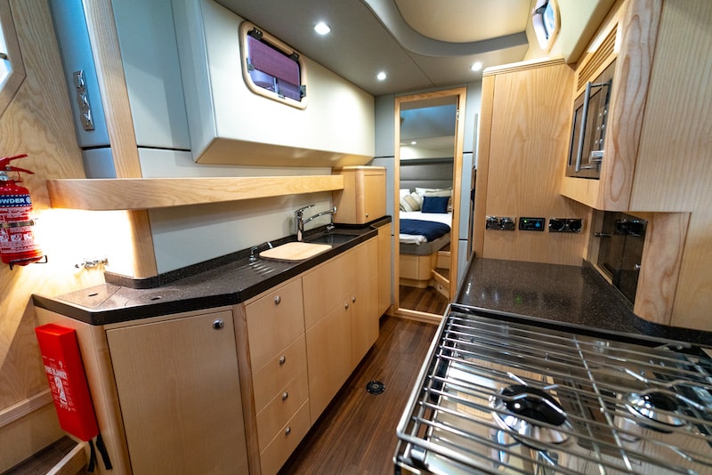 Discovery 54, galley