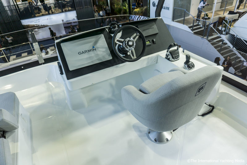 Fountaine Pajot MY 40, exterior steering console