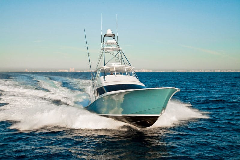 Hatteras GT 70, bow