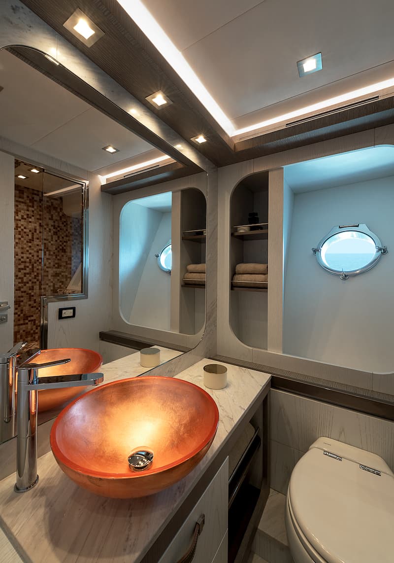 MCY76, VIP cabin bathroom