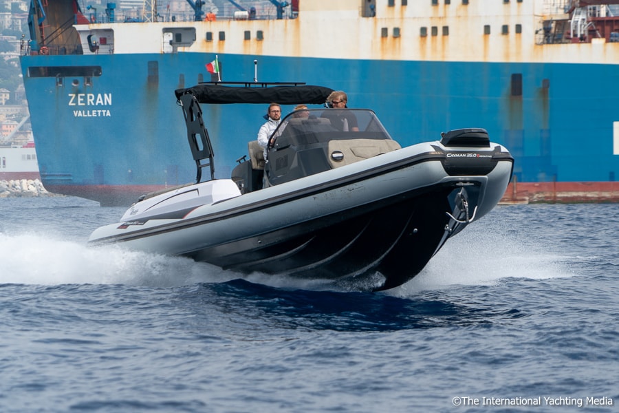 Ranieri International Cayman 35 Executive Super Sport sea trial