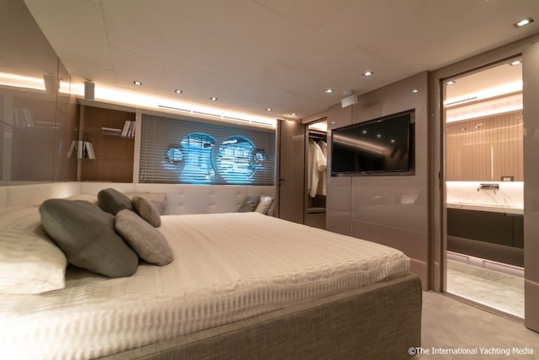 MCY 70 master cabin 2