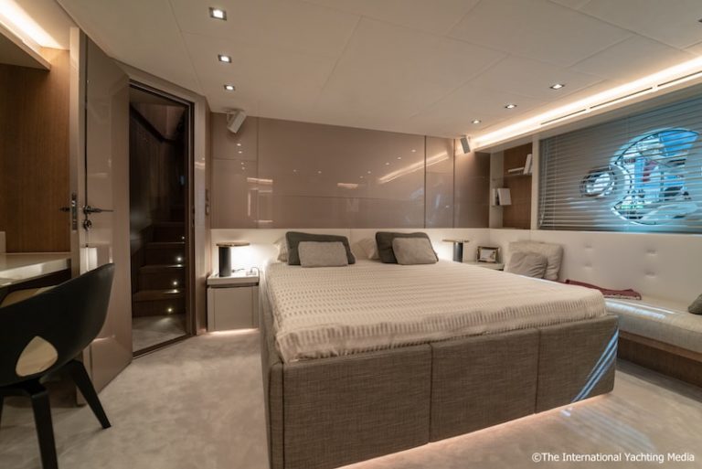 MCY 70 master cabin