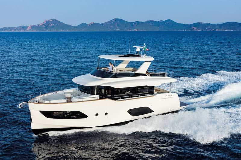 Absolute Navetta 58 at sea