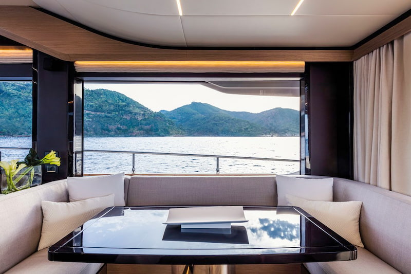 Absolute Navetta 58, table