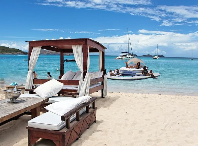 Luxury-Island-Privè-beach-club