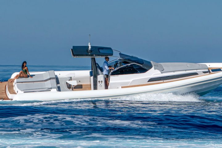 Prueba en el mar del Magazzù MX-13 Gran Coupé