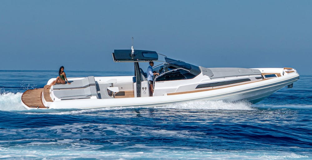 Magazzù MX-13 Gran Coupé sea trial