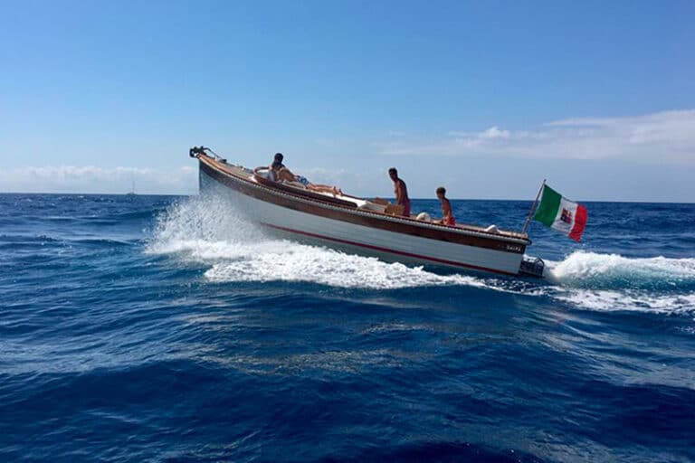 Mussini Corvetta 24 sailing