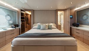 MCY 76 Skylounge FLIBS Master Cabin