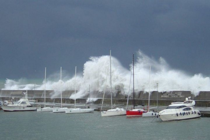 berthing in strong wind