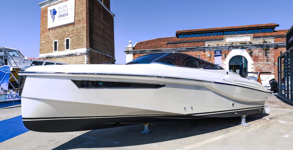 Ecolux 850 Hybrid Venice Boat Show