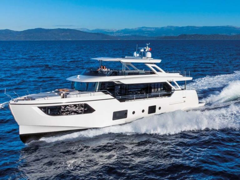 Navetta-73-venice-boat-show-adriatic-wave