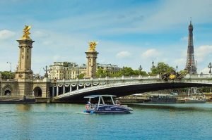 Transfluid electric boat in Paris