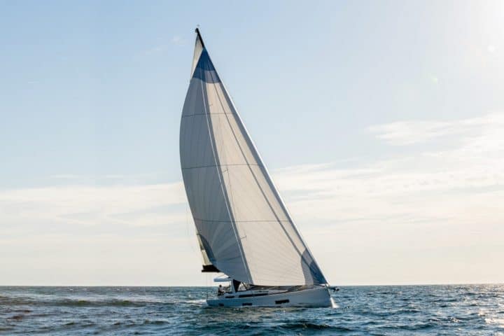 Oceanis Yacht 60