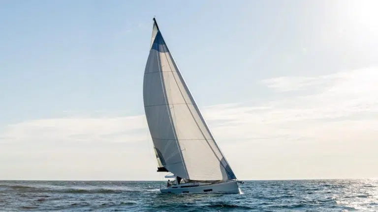Oceanis Yacht 60