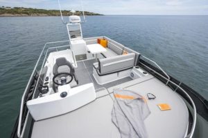 jeanneau flybridge helm station