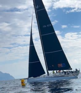 Neo-570c-sailing-upwind