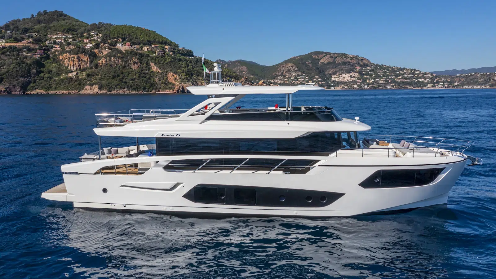 ABSOLUTE NAVETTA 75 exteriors 2 ABSOLUTE NAVETTA 75 exteriors 2