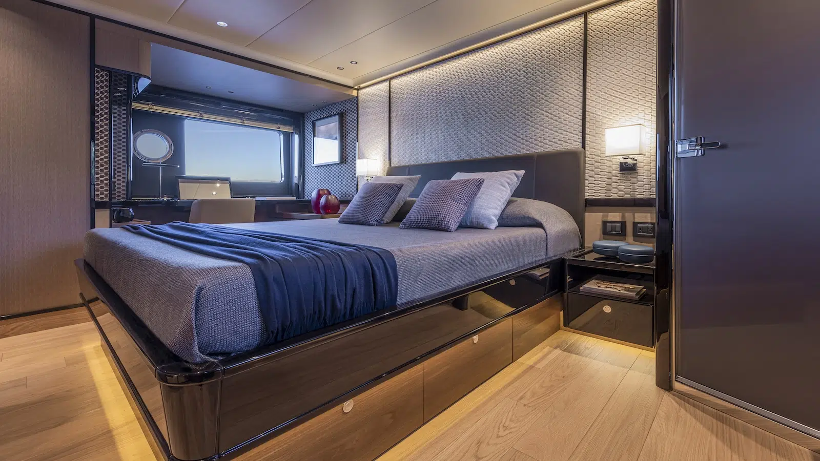 ABSOLUTE NAVETTA 75 interiors 4 ABSOLUTE NAVETTA 75 interiors 4
