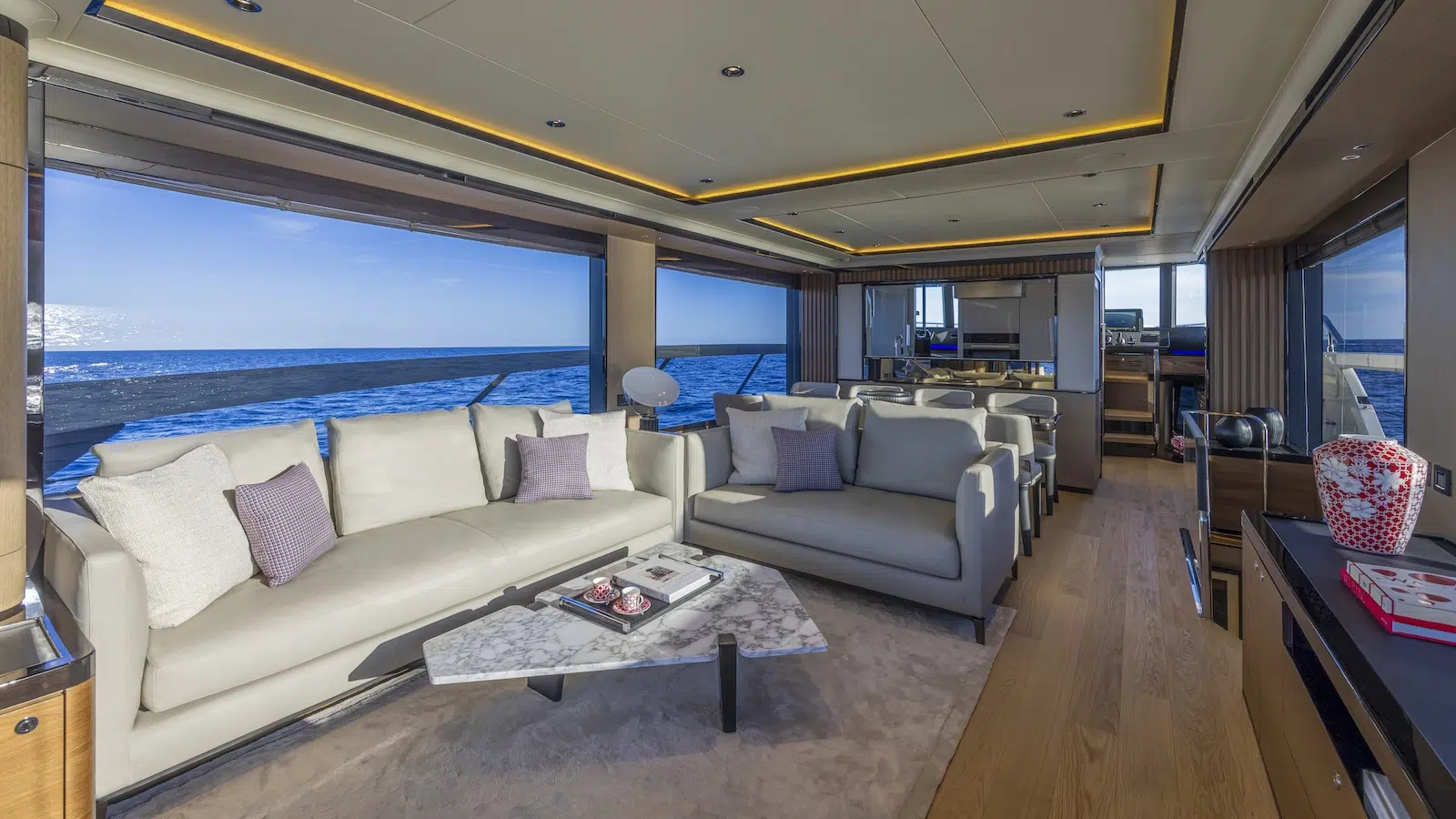 ABSOLUTE NAVETTA 75 interiors 5