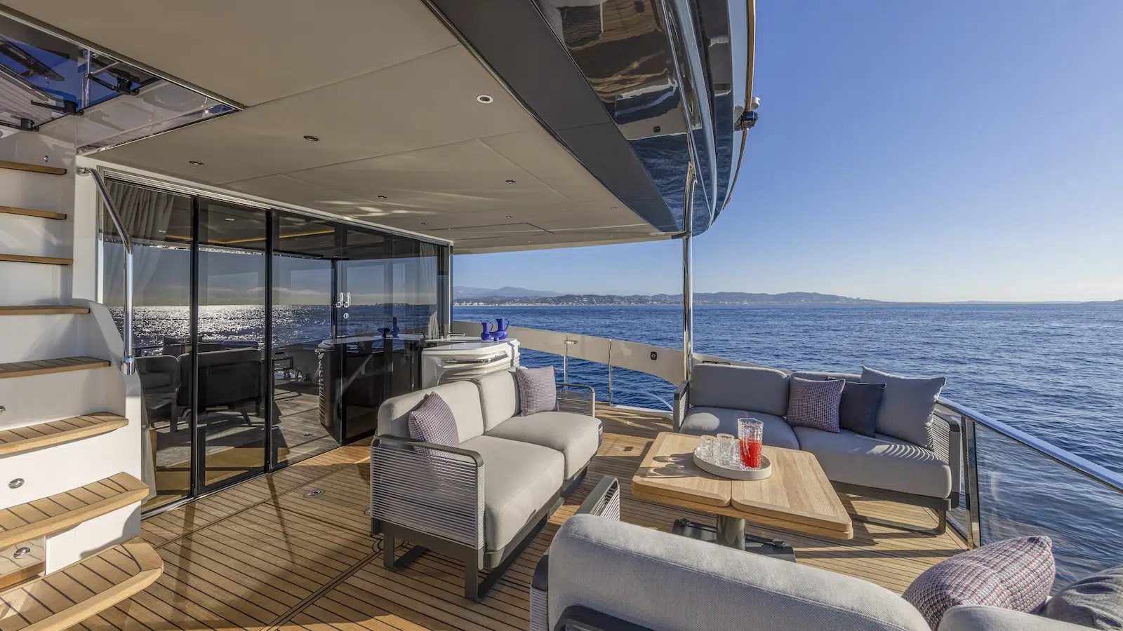 ABSOLUTE NAVETTA 75 stern terrace ABSOLUTE NAVETTA 75 stern terrace