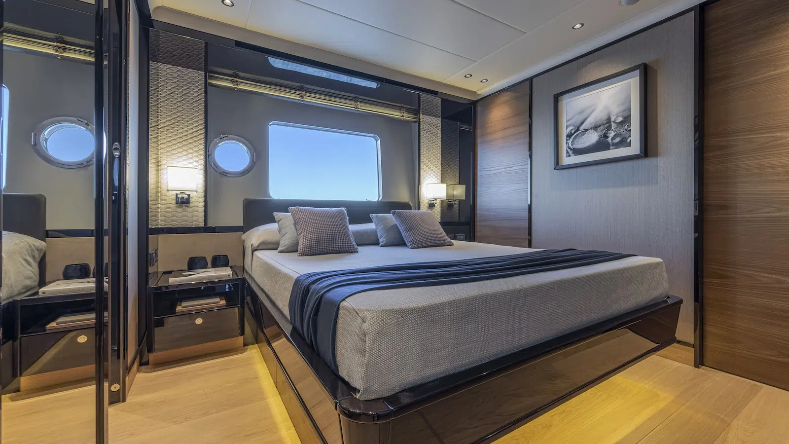 ABSOLUTE NAVETTA 75 vip cabin ABSOLUTE NAVETTA 75 vip cabin