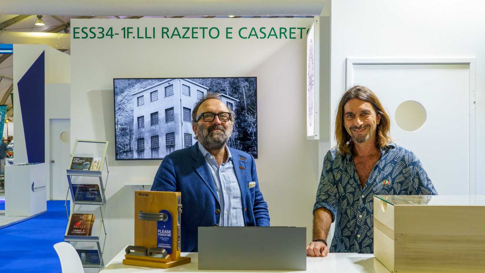 F.lli Razeto &Casareto at DIBS with the new Quadra5Led handle: elegant and safe