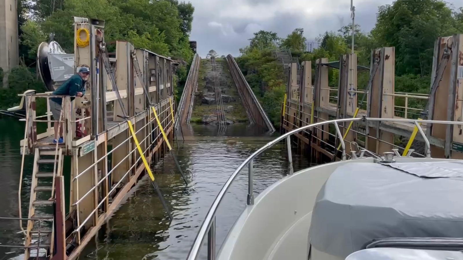 The long distance cruise of Absolute Sull'Acqua Canada railroad lock