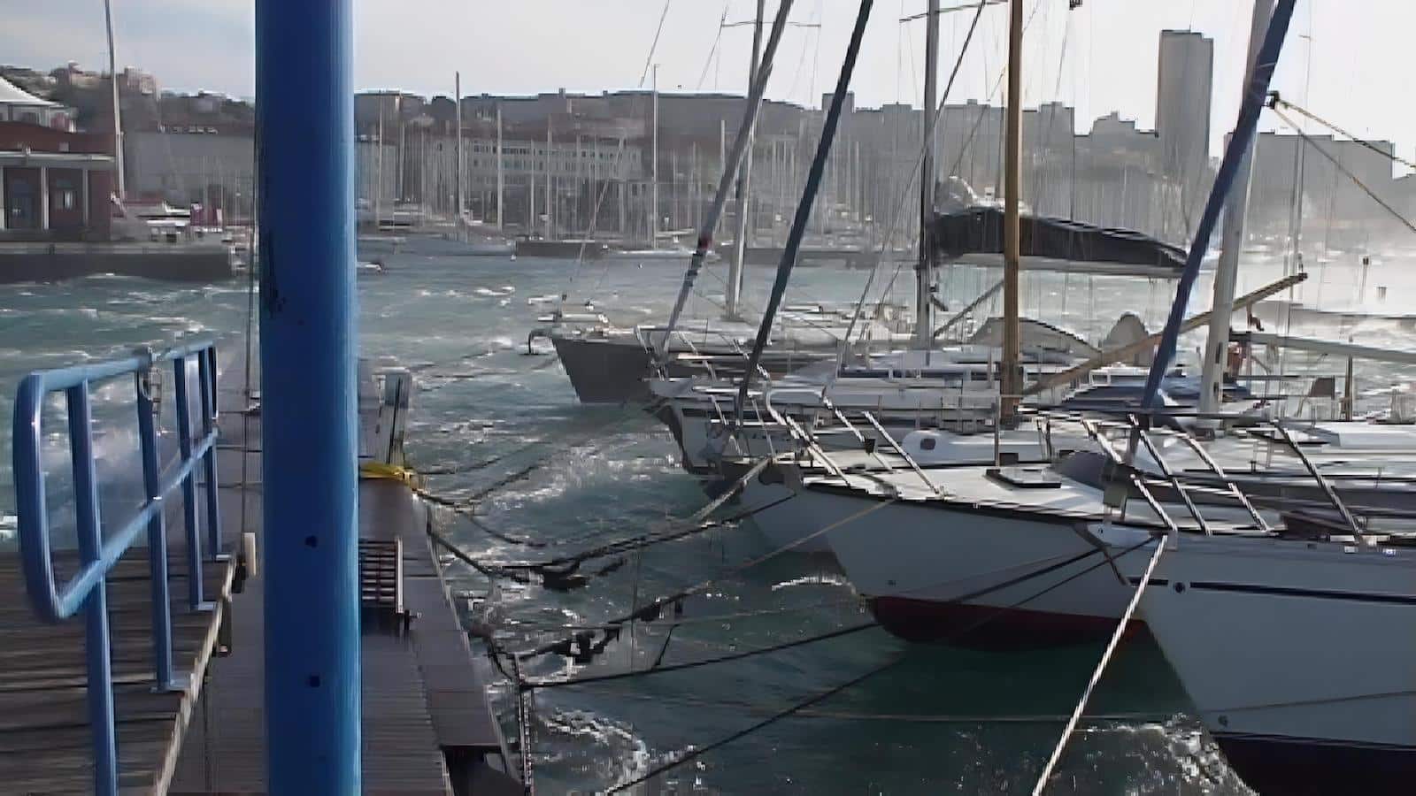 casting off safely in windy weather