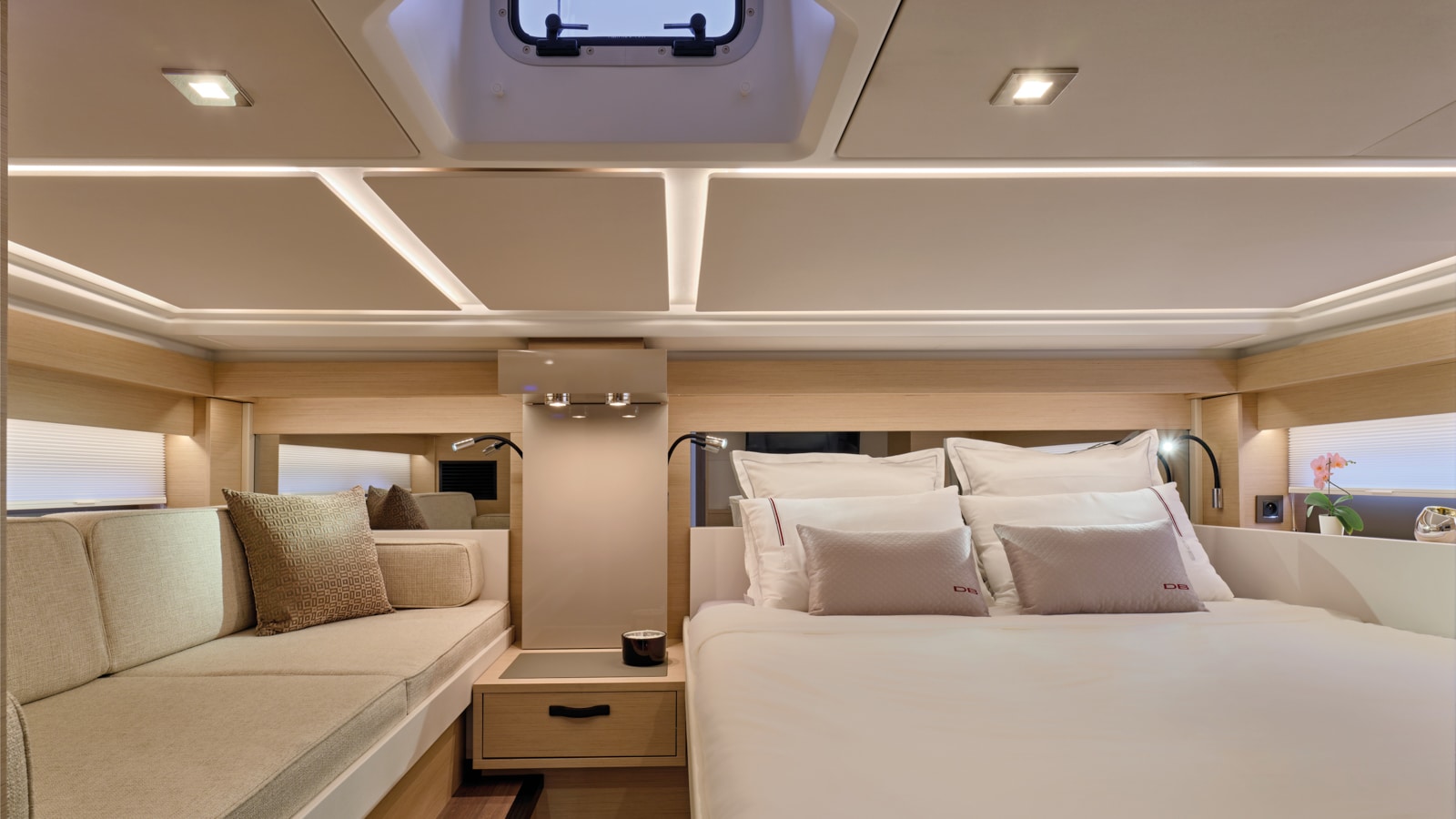 Jeanneau DB/43 OB vip cabin