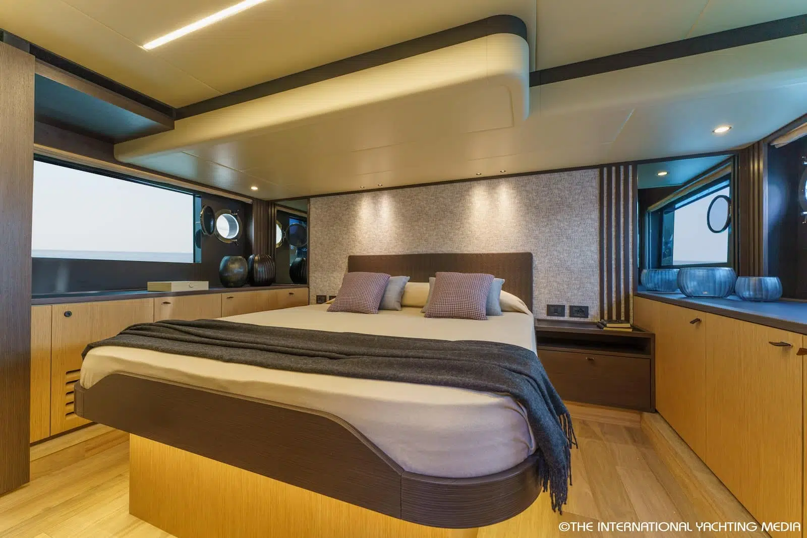 Absolute 52 Fly VIP Cabin