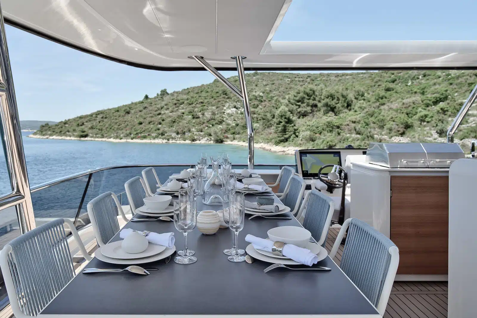 FLYBRIDGE TABLE