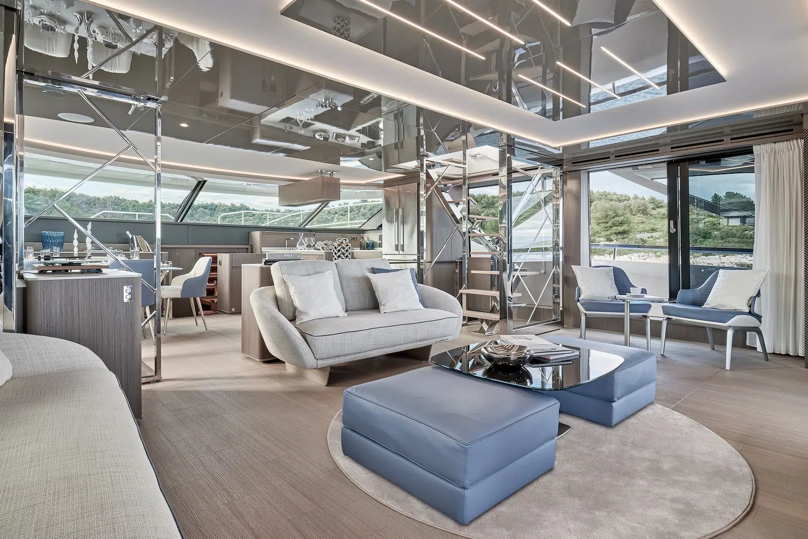 PRESTIGE M8 Main deck