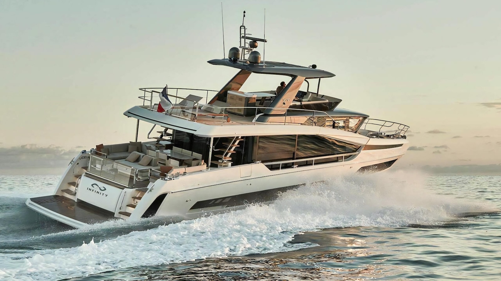 PRESTIGE-YACHTS-EN-FLIBS