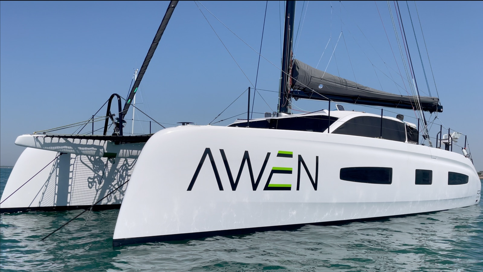 AWEN Outremer 52