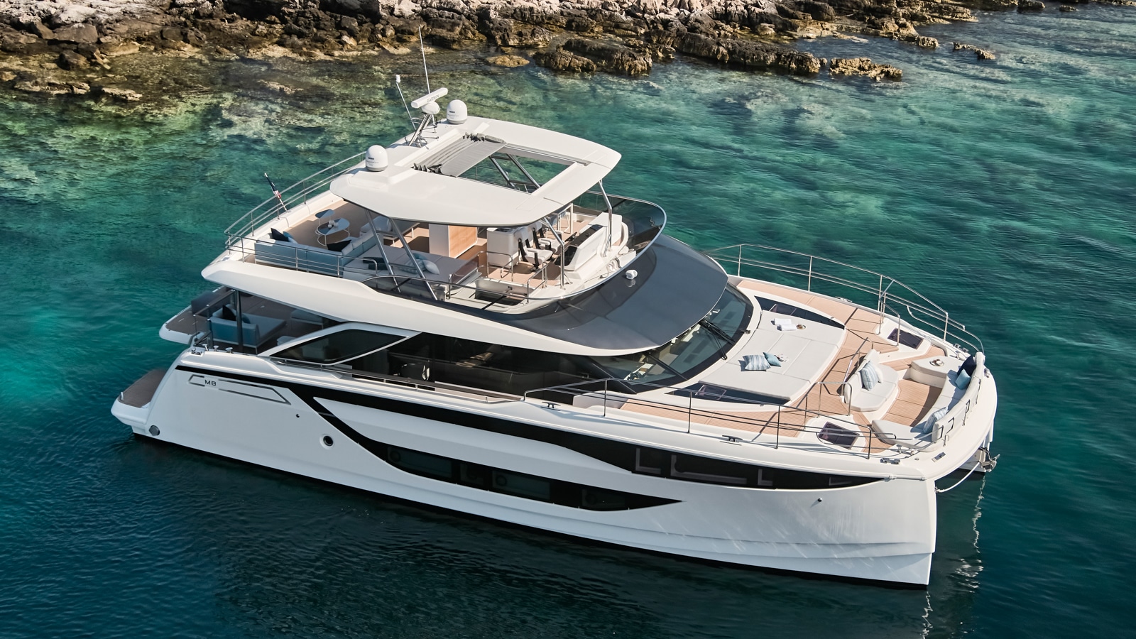 Prestige Yachts M8 4