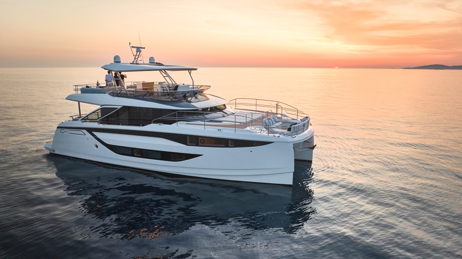 Prestige Yachts M8 copertina