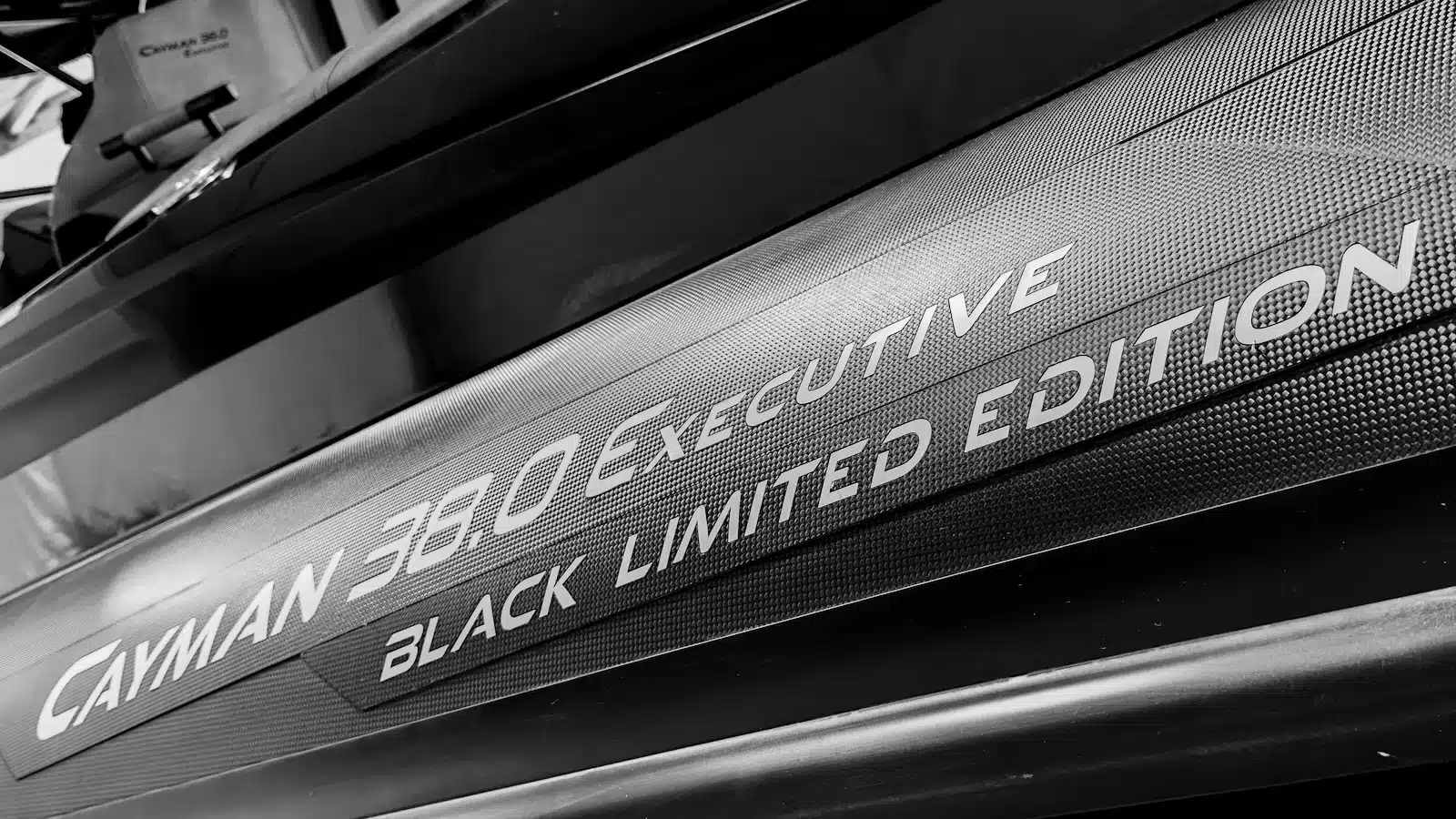 Cayman 38.0 Executive Black Limited Edition: Ranieri International unveils a new jewel in Miami.