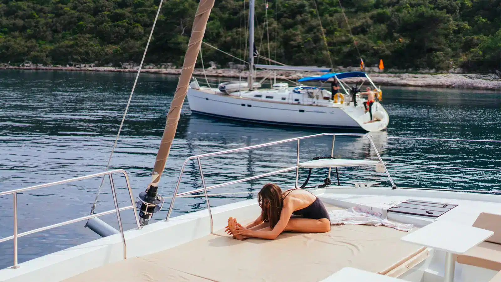 ejercicio en un barco - anclado