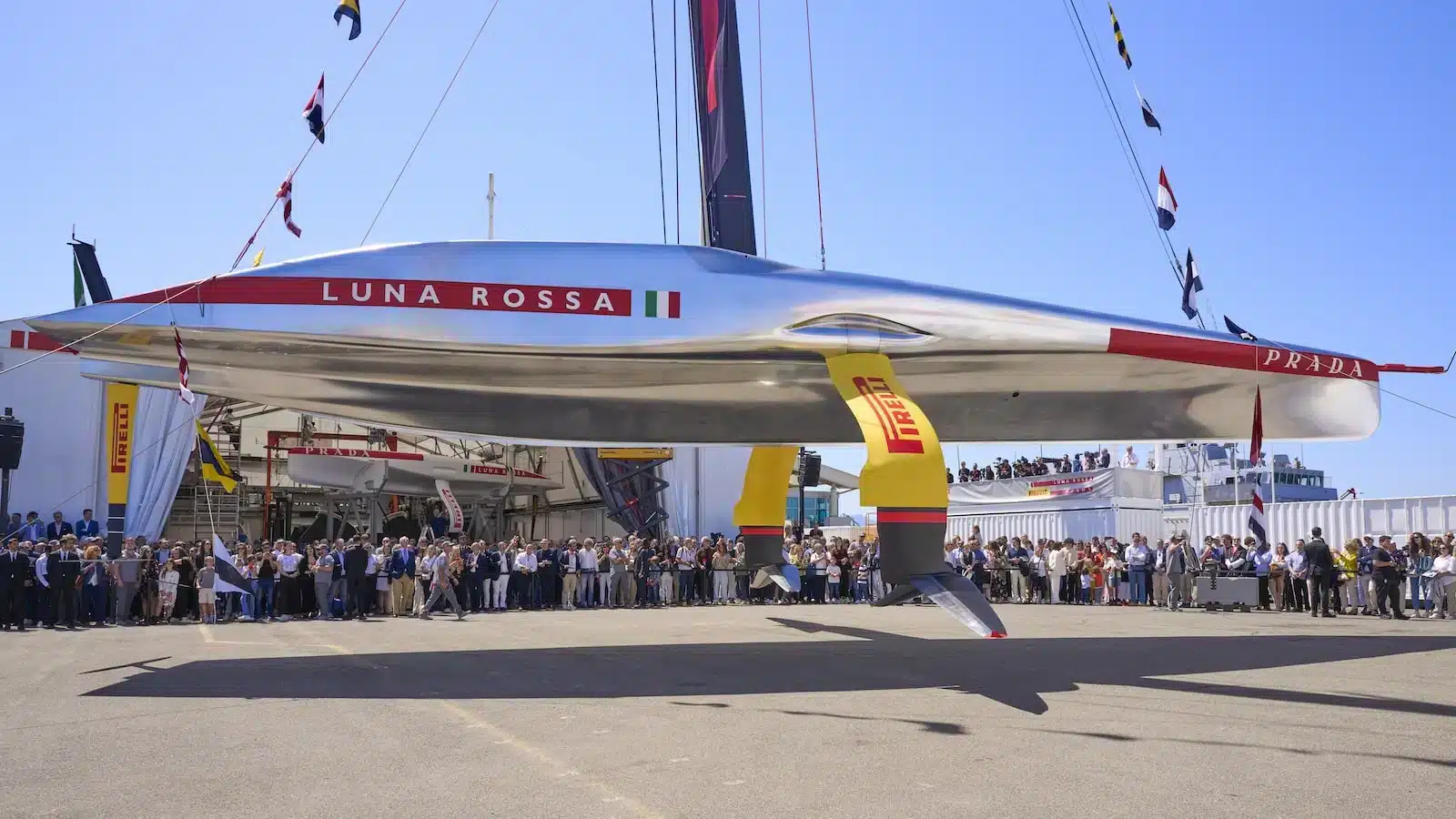 Luna Rossa Prada Pirelli launched, the new AC75 inaugurates the “Silver Age”