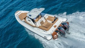 Nuova Jolly Prince 38 CC: flying over the water with two Mercury 500R engines