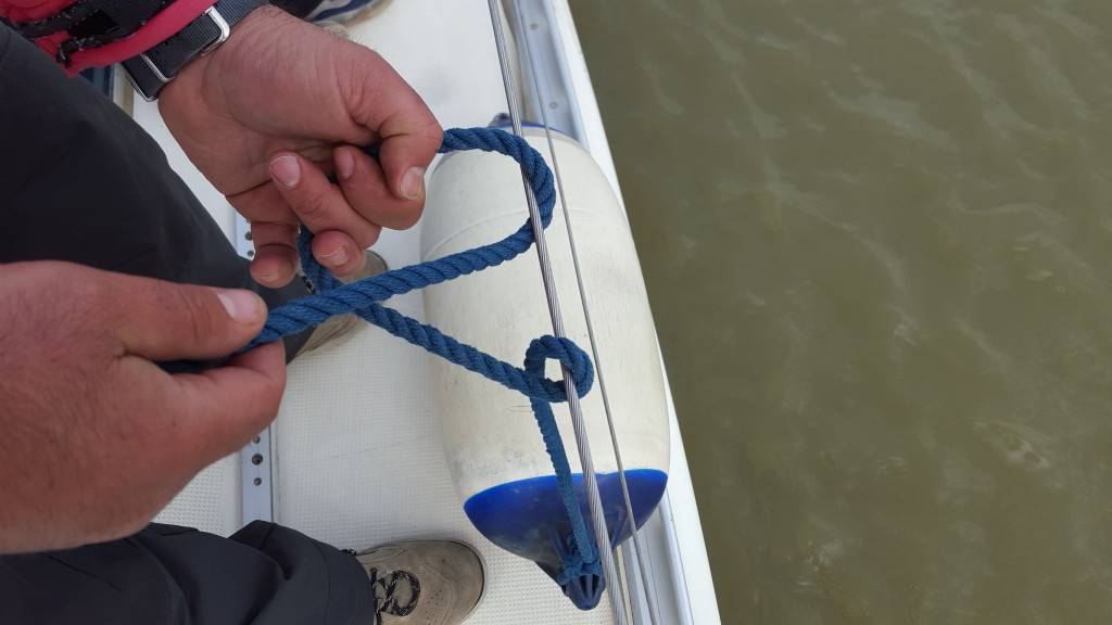 how to tie a clove hitch
