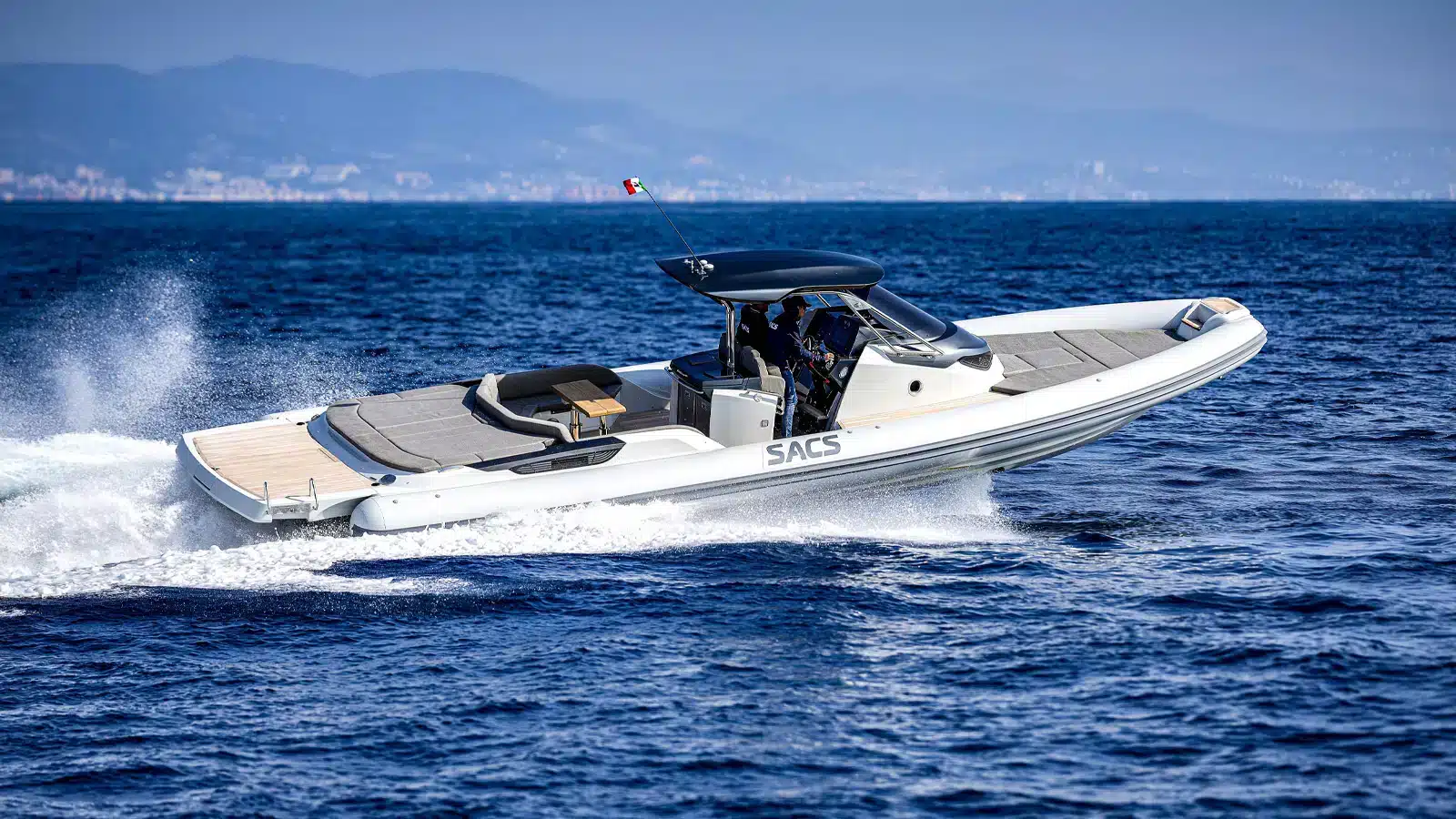 Sacs Tecnorib chooses Italian Yacht Store