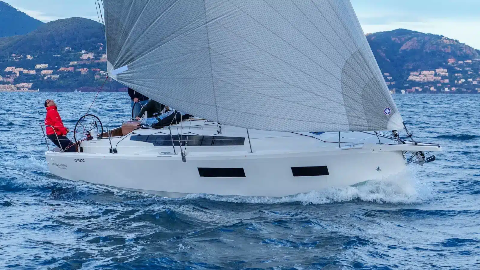 Jeanneau Sun Odyssey 350: sea trial of a small great sailboat