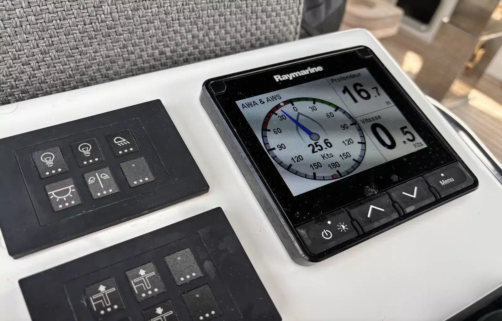 Jeanneau Yachts navigation tools